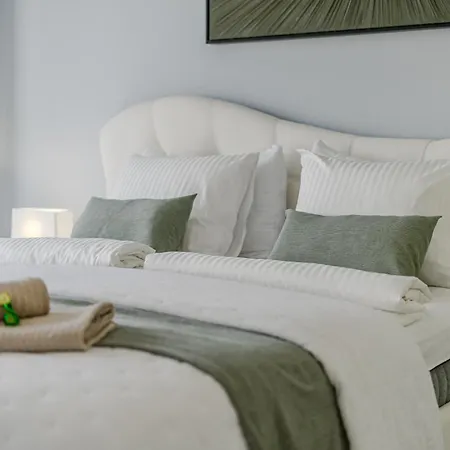 Exclusive Penthouse - 85m Pool - Private Garage - 3 Terraces דירה *