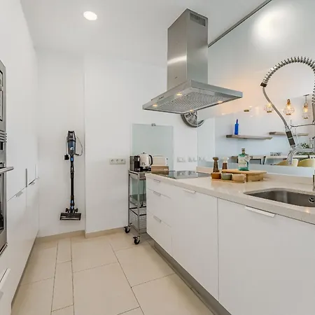 Exclusive Penthouse - 85m Pool - Private Garage - 3 Terraces