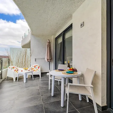 Exclusive Penthouse - 85m Pool - Private Garage - 3 Terraces Lägenhet *