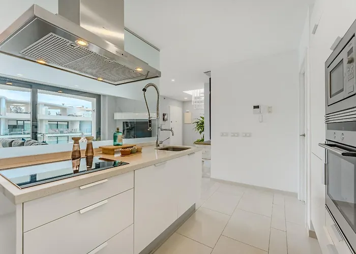 Exclusive Penthouse - 85m Pool - Private Garage - 3 Terraces Apartment