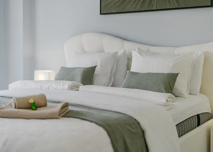 Exclusive Penthouse - 85m Pool - Private Garage - 3 Terraces Daire *