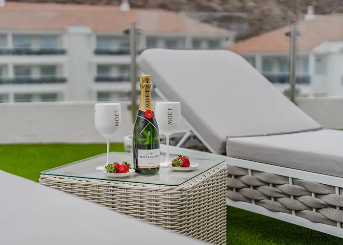 Exclusive Penthouse - 85m Pool - Private Garage - 3 Terraces Daire *