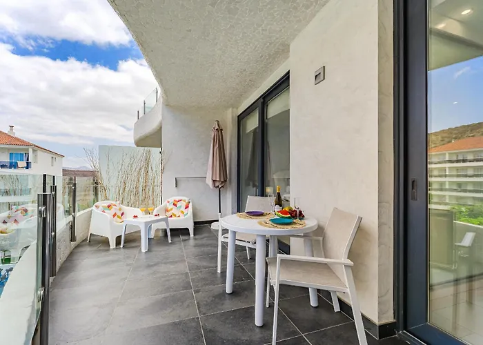 Exclusive Penthouse - 85m Pool - Private Garage - 3 Terraces Daire *