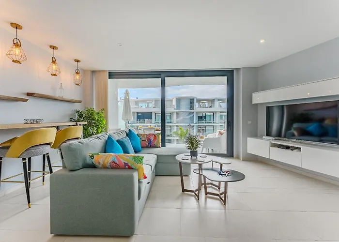 Daire Exclusive Penthouse - 85m Pool - Private Garage - 3 Terraces