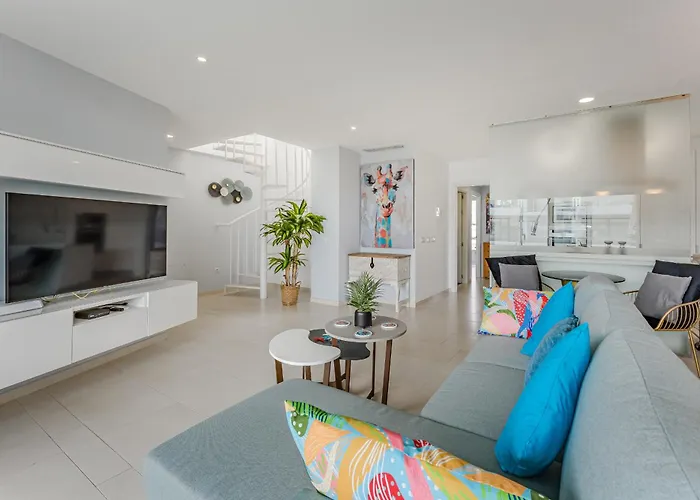 Daire Exclusive Penthouse - 85m Pool - Private Garage - 3 Terraces *