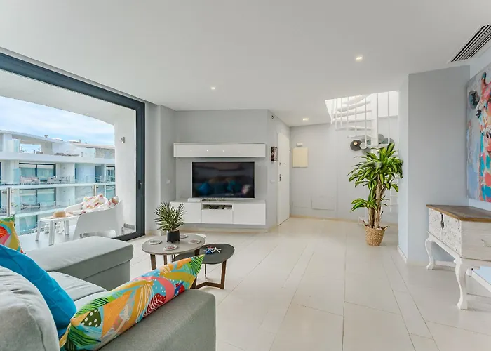 Exclusive Penthouse - 85m Pool - Private Garage - 3 Terraces Daire *